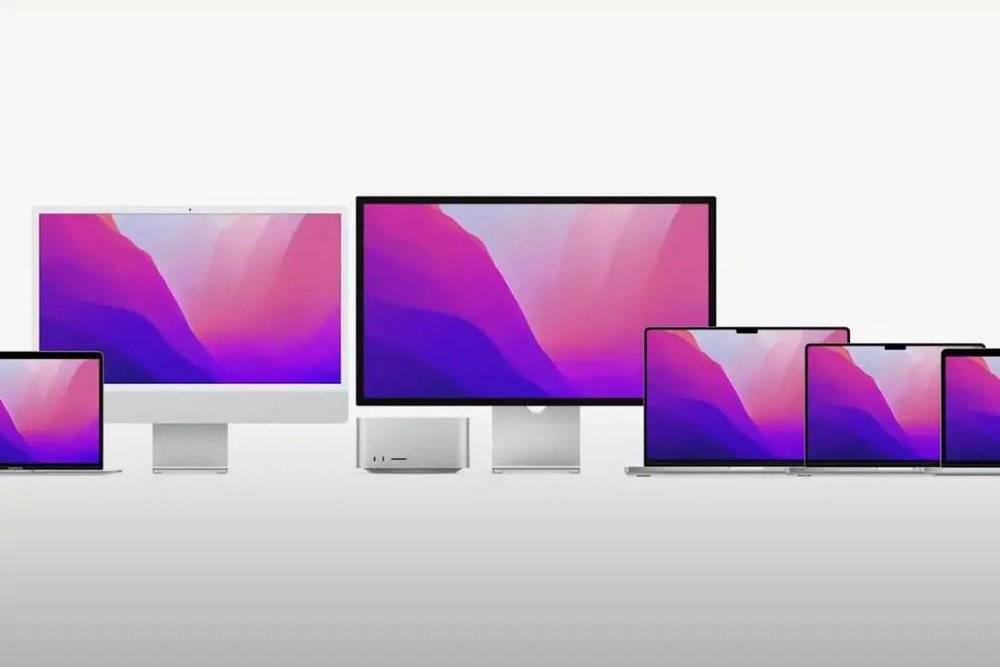 搭载 M 系列芯片的 Mac 们（除了左四的 Studio Display，它搭载的是 A13）.<br label=图片备注 class=text-img-note>