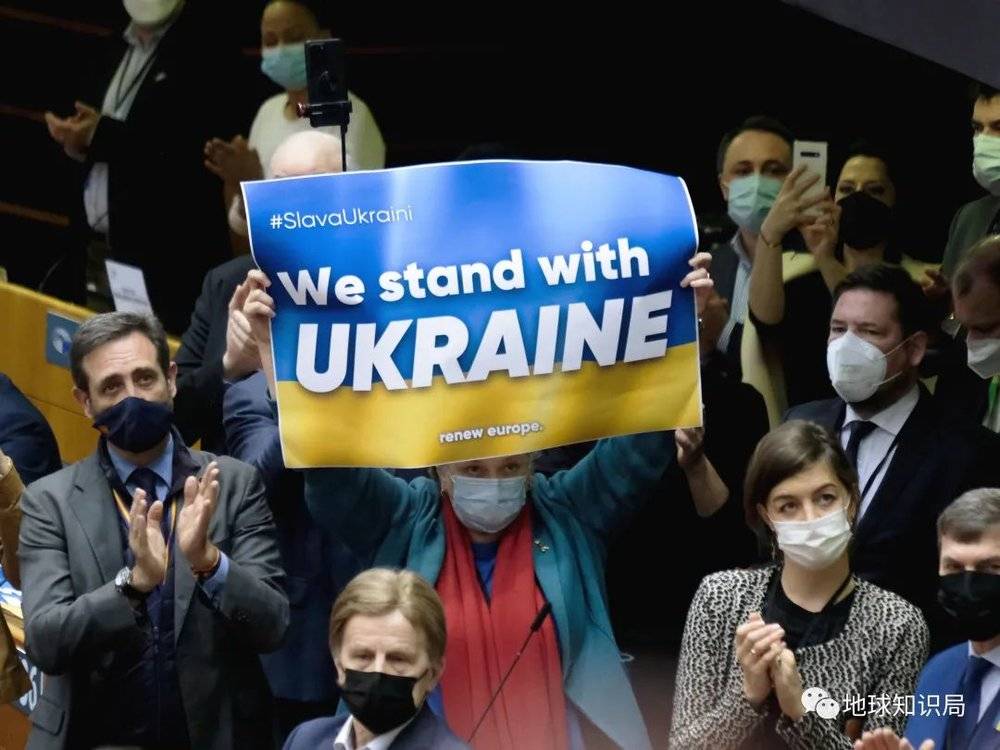 眼下战事陷入胶着，欧盟内部态度也微妙起来，乌克兰入盟事宜，似乎有“雷声大雨点小”之感（图：shutterstock）
