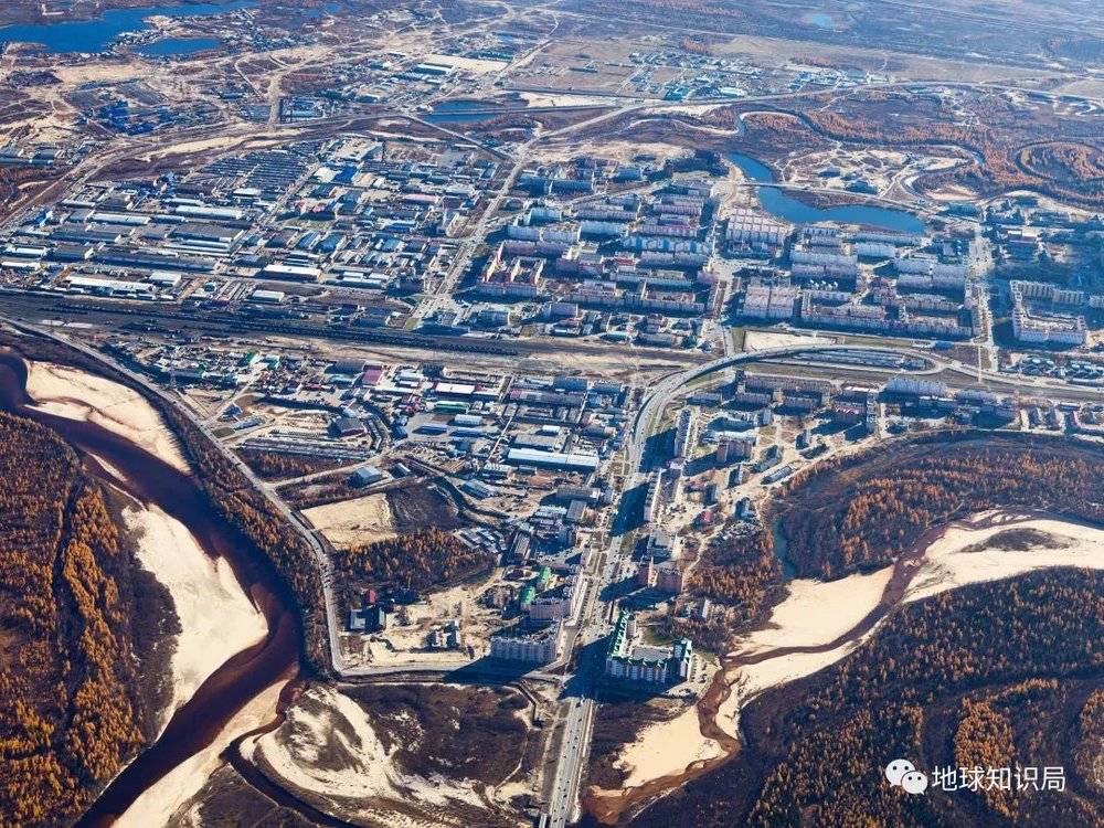在西伯利亚，有许多城镇是依托能源而生，乌连戈伊气田也带动了新乌连戈伊的发展（图：wiki & shutterstock）