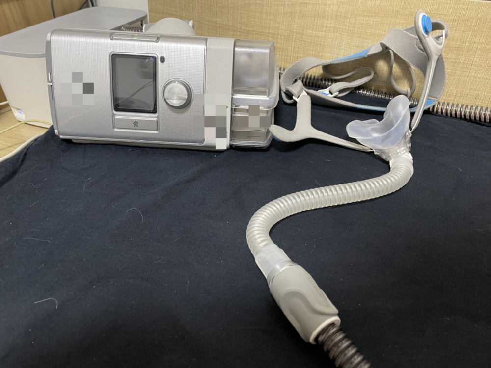 王昕目前使用的呼吸机。图源：受访者提供