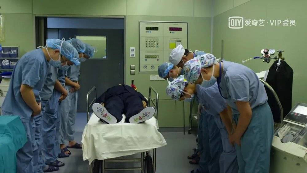 系列纪录片《人间世》里，展现了一家医院里真实的生离死别