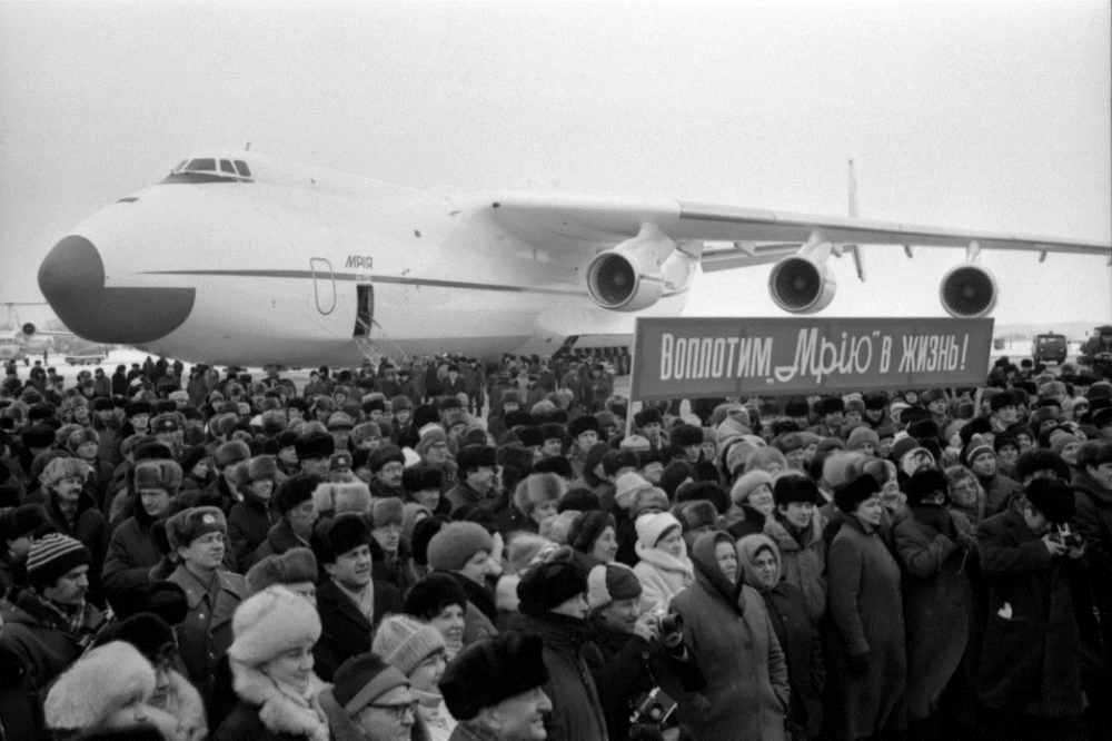 1988年12月21日，安-225“梦幻”号运输机首次试飞集会<br>