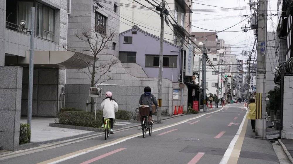 京都街头，自行车是最常见的出行工具<br>