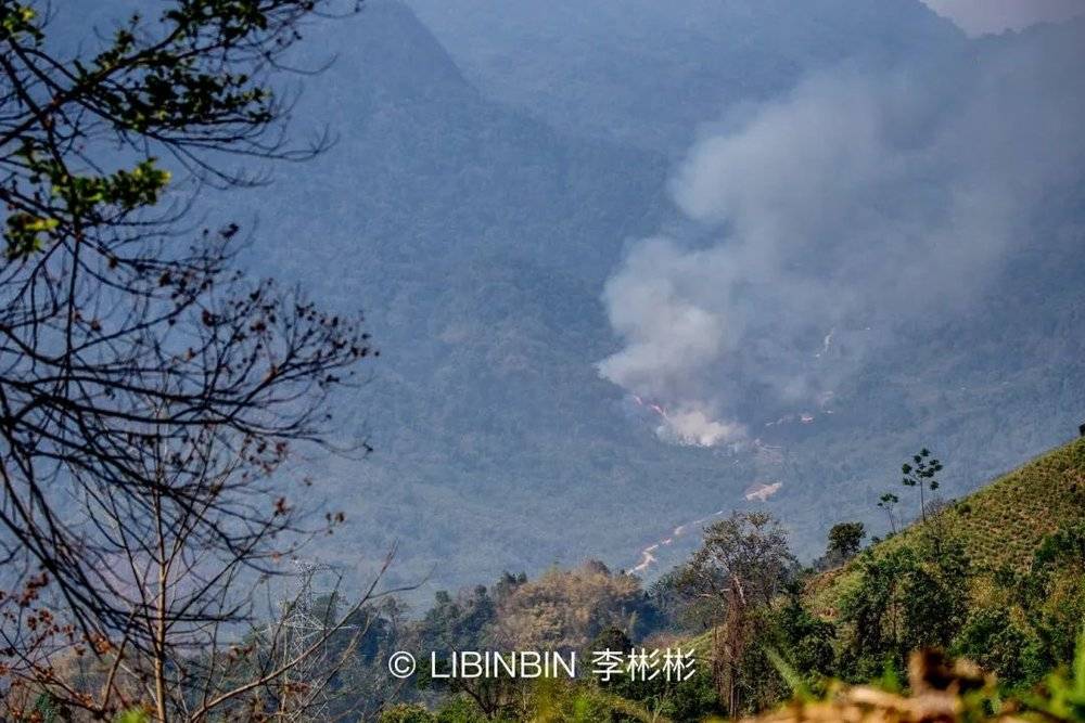 为了开垦农田，缅甸境内经常放火烧毁森林丨作者拍摄<br>