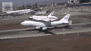 波音747载送航天飞机<br>
