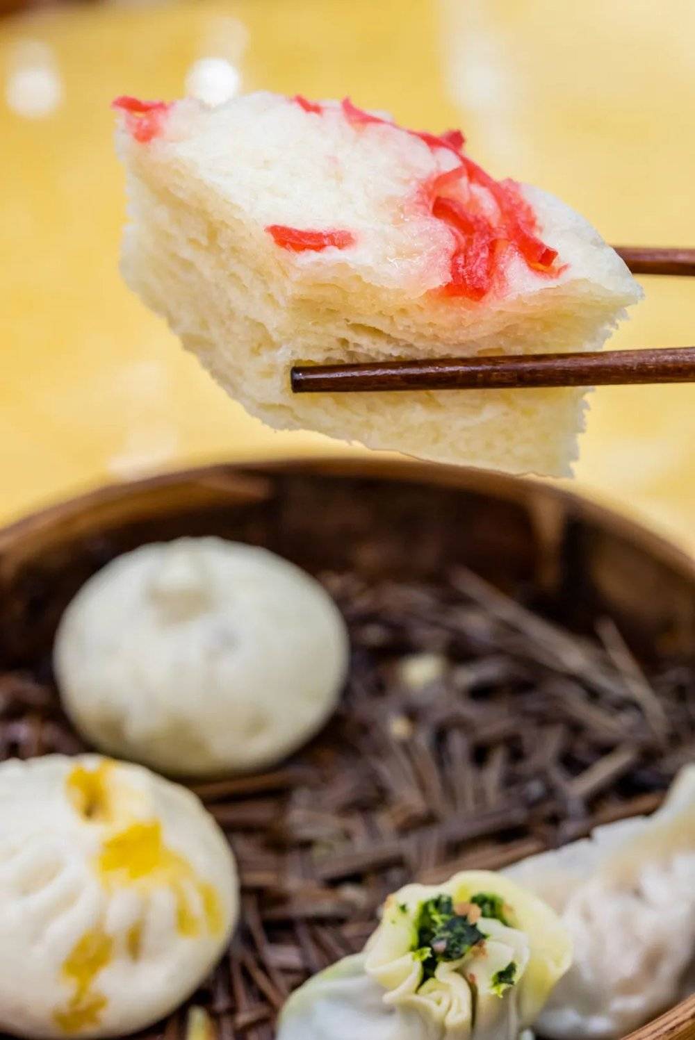 千层油糕和翡翠烧麦，都是扬州早茶的明星单品。<br label=图片备注 class=text-img-note>