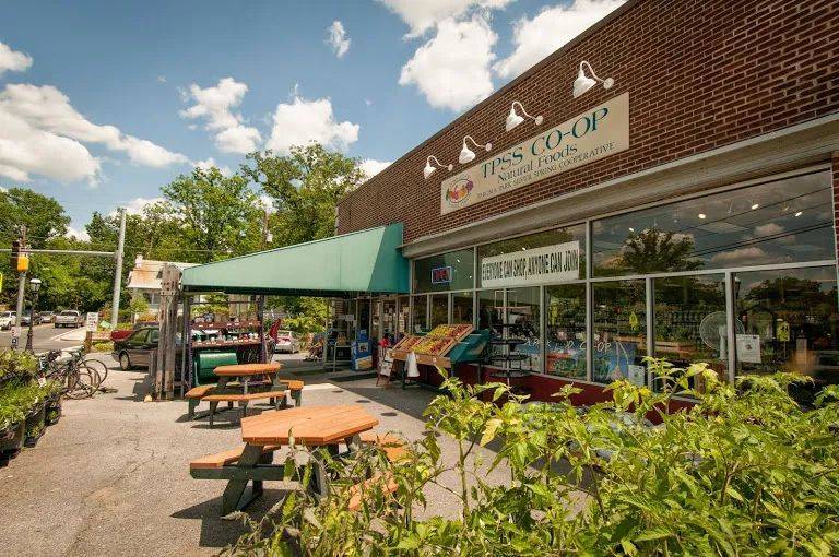 一家以售卖有机食品为主的本地超市Takoma Park Silver Spring Co-op，深受居民喜爱（图片来源：Old Street Takoma）