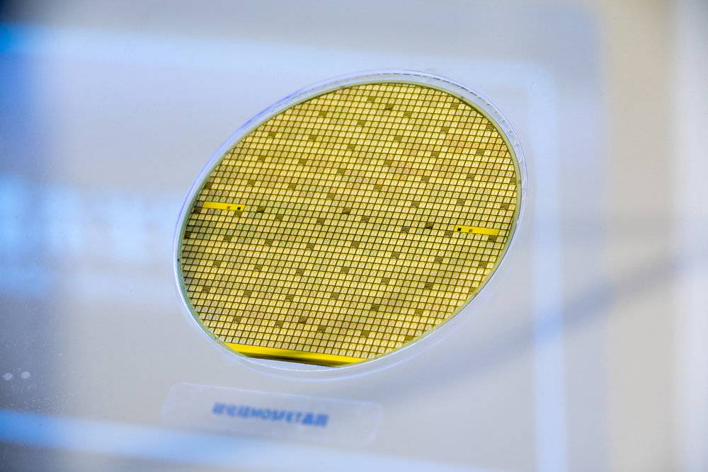                             上图为碳化硅MOSEFT晶圆芯片                                               