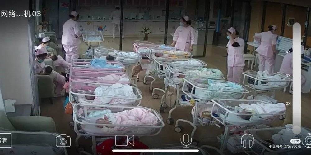 住在月子中心，可以通过视频看到护士们照顾宝宝<br>