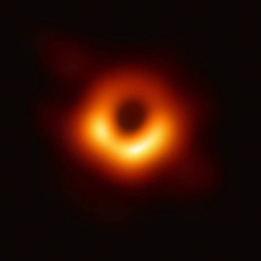 M87超大质量黑洞照片，也是有史以来第一张黑洞照片。（图／EHT）<br label=图片备注 class=text-img-note>