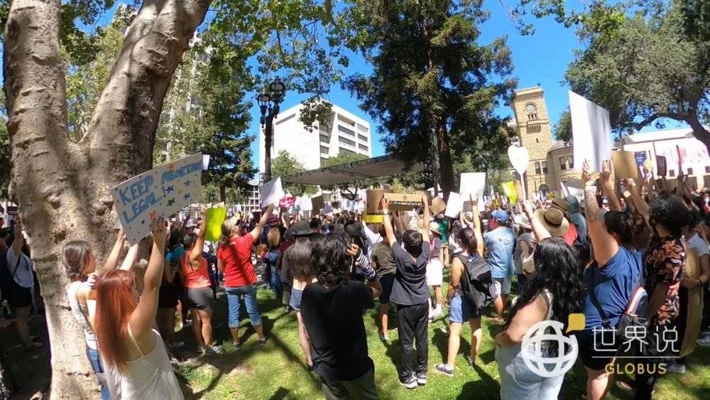 ● 加州支持女性堕胎权的游行 / 世界说<br>