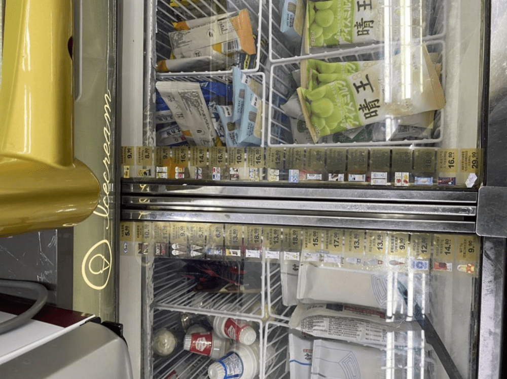 上海某个全家便利店的冰柜。摄影/李雪雪<br>