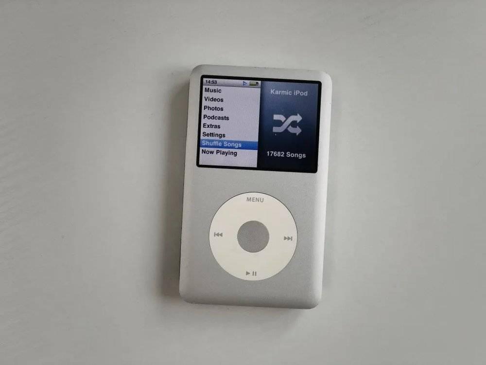 还有一个 iPod Classic 2，可以充当临时的外接硬盘｜受访者提供<br label=图片备注 class=text-img-note>