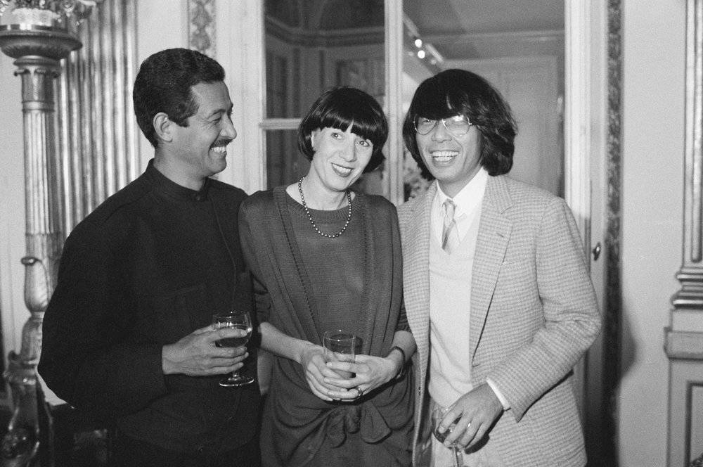 1984年3月21日，三宅一生，设计师尚塔尔·托马斯和高田贤三参加法国文化部午宴。图片来源：视觉中国