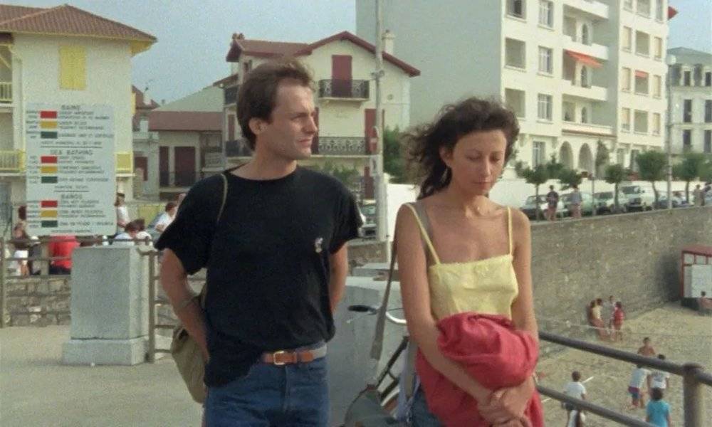 法国导演侯麦的电影里，全是夏天去海边度假的男男女女。图片来源：《绿光》