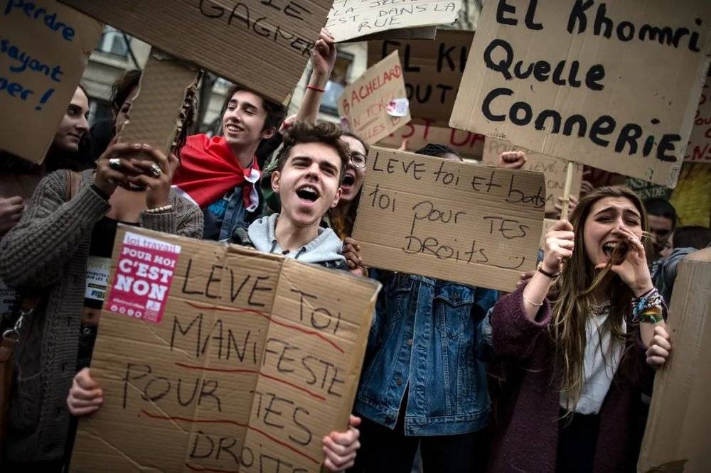 法国学生走上街头，反对一项劳工法案。图片来源：EPA