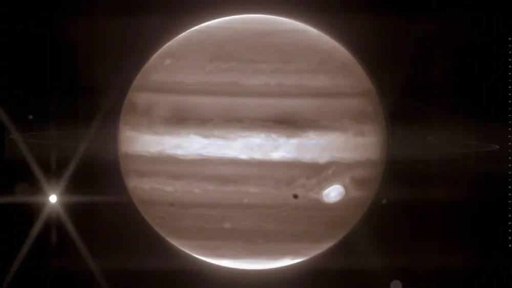 韦伯望远镜在红外波段拍摄的木星 | NASA/ESA/CSA/STScI/Andrea Luck<br>