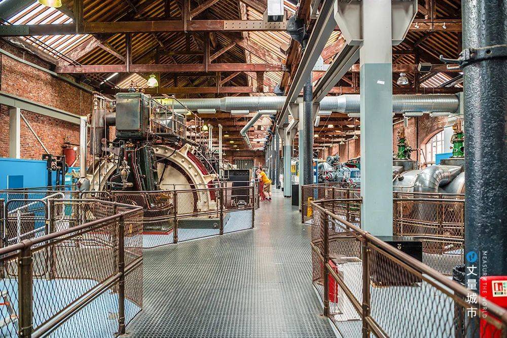 曼彻斯特科学与工业博物馆，对工业革命时期的火车、机械展示