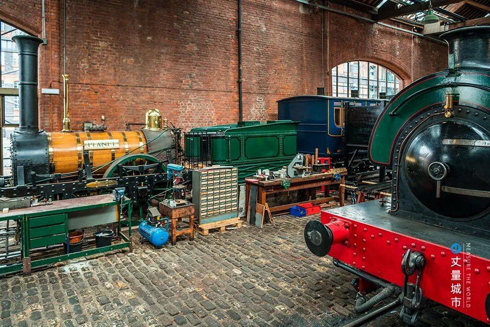 老式蒸汽火车保持常日常维护，以及运行，活化历史