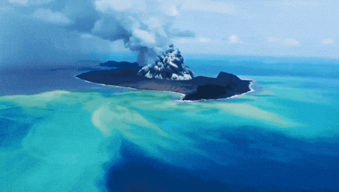 汤加火山爆发一幕