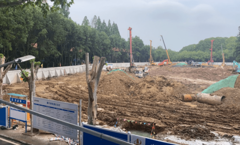 武汉大学官微于2020年8月发布的宿舍楼施工现场<br>