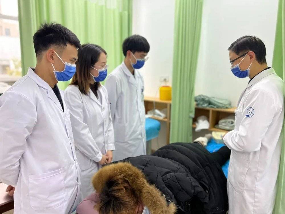 ▲学员们在安吉县中医院轮转学习。