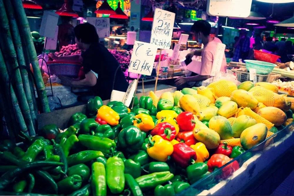 △ 即便是菜市场，东山也是五光十色<br>