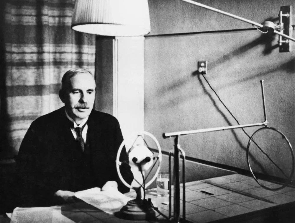 图2 欧内斯特·卢瑟福，他是公认的“核物理之父”，也是建立放射性测年法的理论奠基人