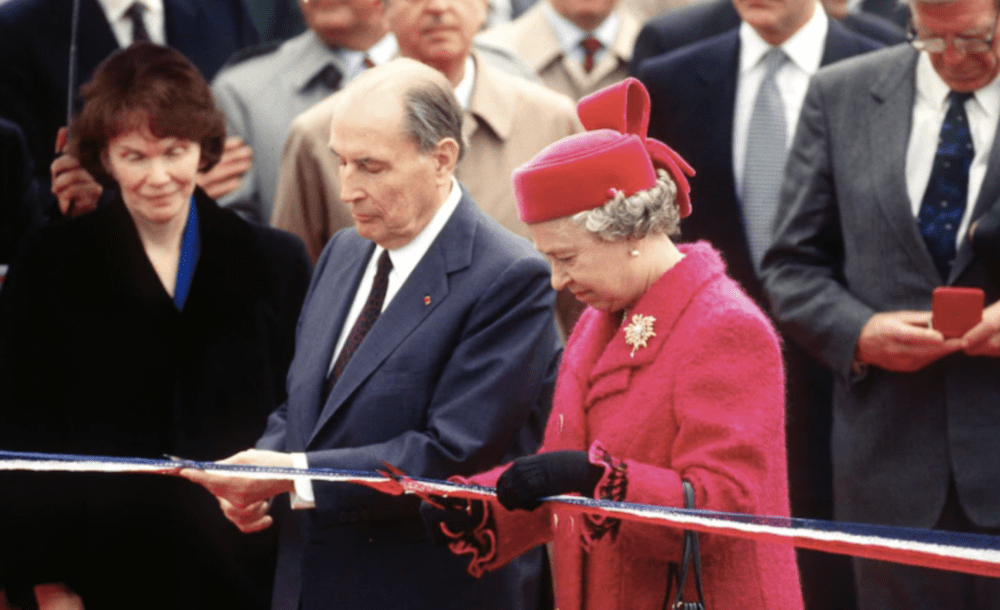 1994 年，英国女王与密特朗“开启”海底隧道丨Tim Graham<br label=图片备注 class=text-img-note>