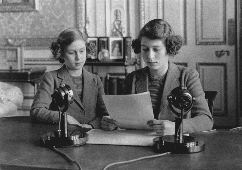 女王在 1940 年第一次公开讲话丨Wikipedia<br label=图片备注 class=text-img-note>