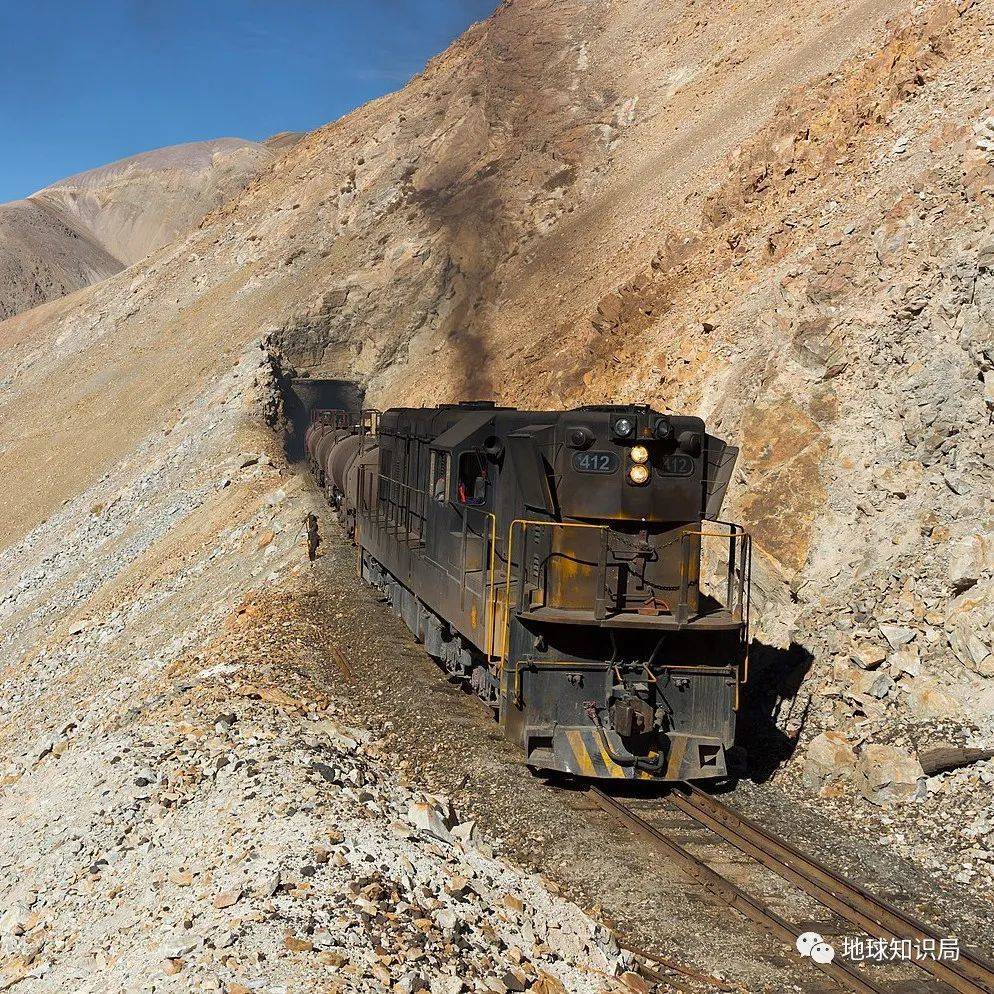 在智利北部，严苛的地理环境和古早的修建理念使得智利的火车从设备到运营都跟不上时代发展（图：维基百科）