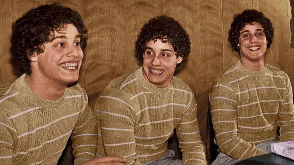 同卵三胞胎：尽管大卫·凯尔曼（David Kellman），鲍比·沙弗兰（Bobby Shafran）和埃迪·加兰德（Eddy Galland）从小就被分开，但成年后他们三人都喜欢抽烟、热爱摔跤。© Los Angeles Times<br>