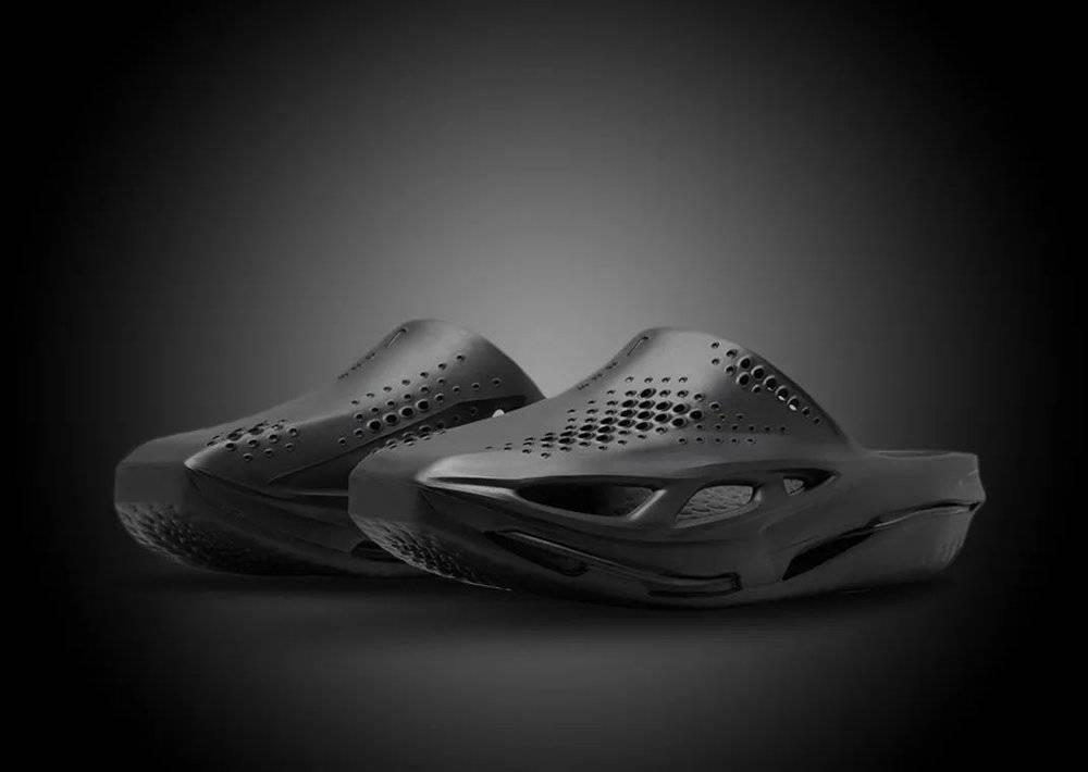 Nike 在今年 7 月发布了同 Givenchy 现任创意总监 Matthew Williams 的联名拖鞋鞋款，名为 Matthew M Williams x Nike Zoom 5。图片来源：soleretriever<br>