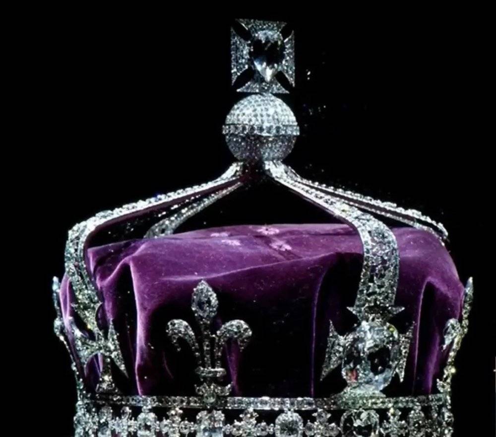 镶有“光之山”钻石的王冠。来源/东方卫视新闻截图<br>