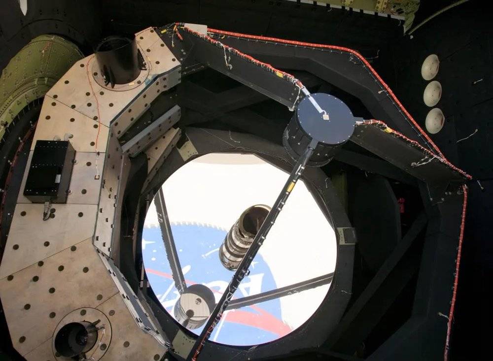 SOFIA天文台口径2.5米望远镜的特写 | NASA/Tom Tschida<br>