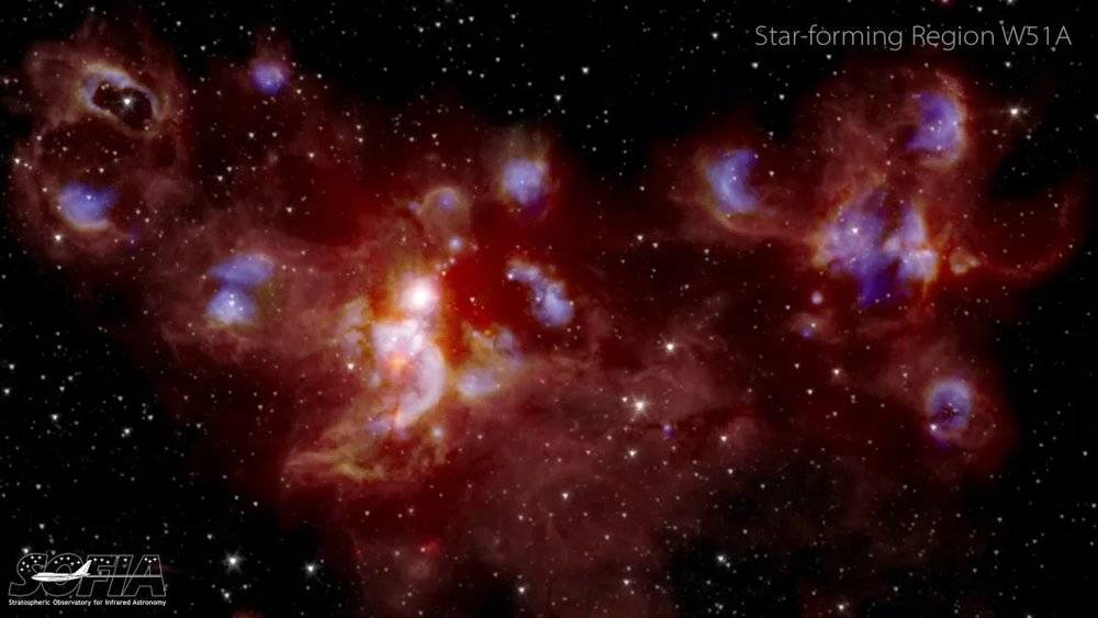 恒星形成区W51A，SOFIA拍摄了图中的中红外影像 | NASA/SOFIA