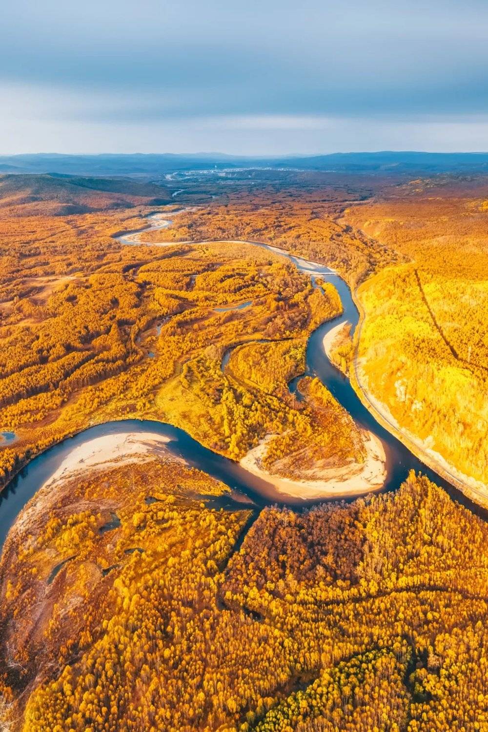 内蒙古呼伦贝尔根河源国家湿地公园秋景。摄影 / 焦潇翔