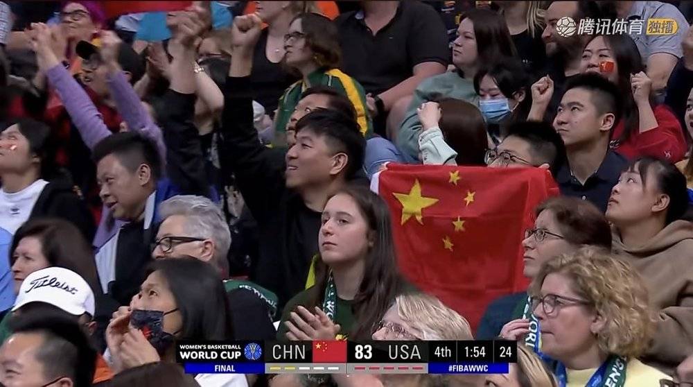 现场助威的中国球迷