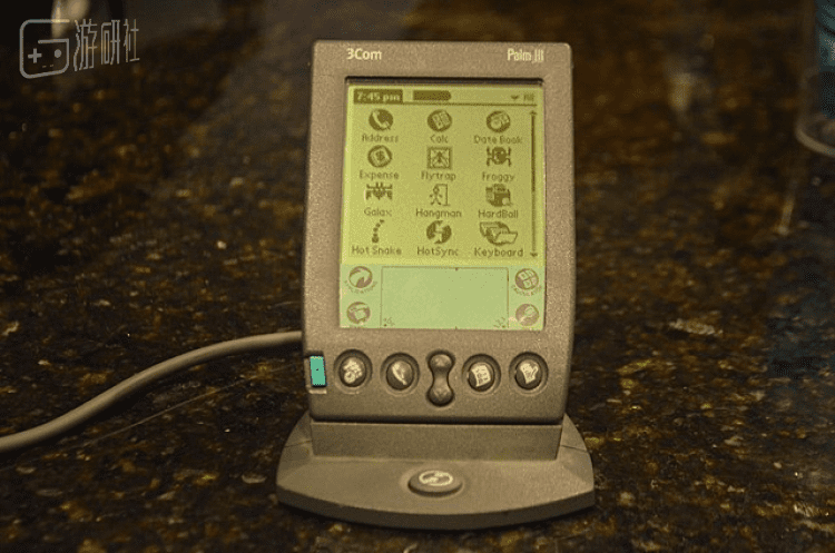 这个Palm设备的同步底座可以实现“一键同步”<br label=图片备注 class=text-img-note>