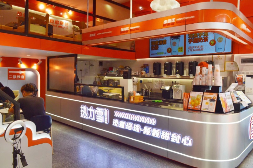 平南“奶茶街”上的热力雪门店 摄影/陈敏<br>
