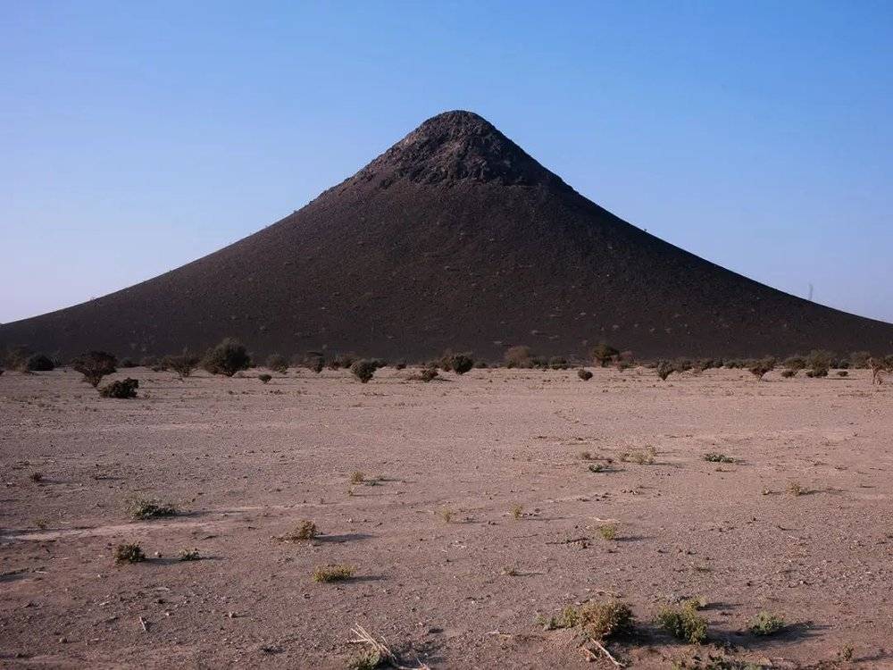 沙特埃尔湿夫耶，一座“完美”的火山。/李亚楠摄