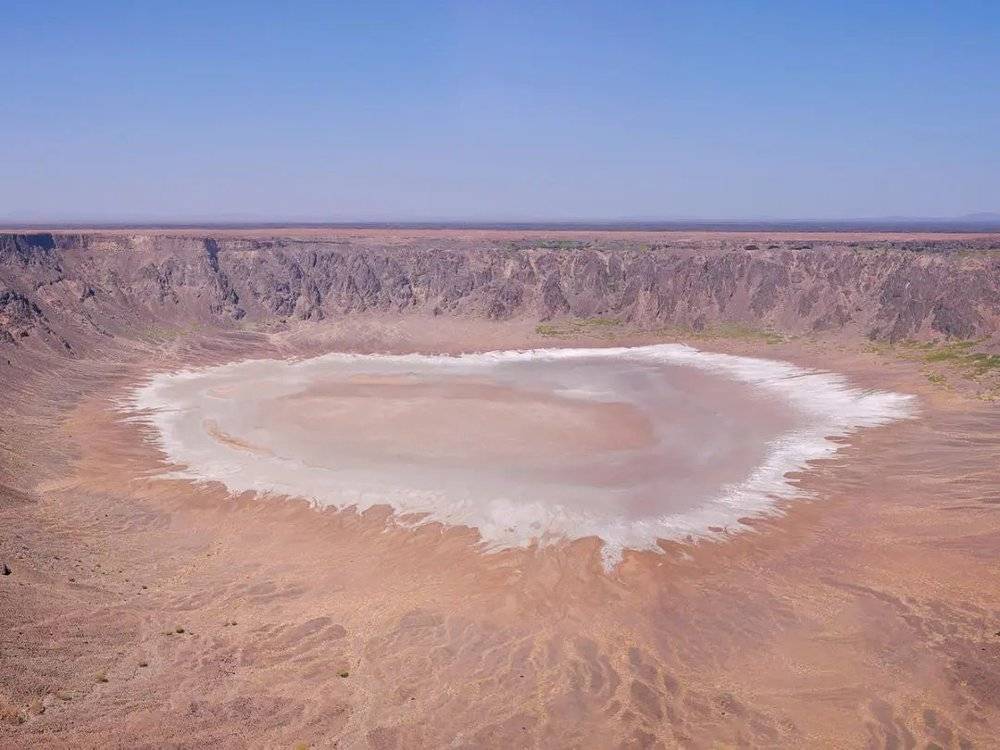 沙特哈菲尔基萨博，一处火山口干涸的湖底。/李亚楠摄