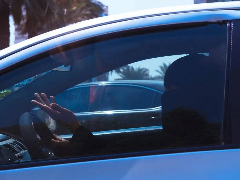 沙特麦加，正在开车的沙特女性。/李亚楠摄