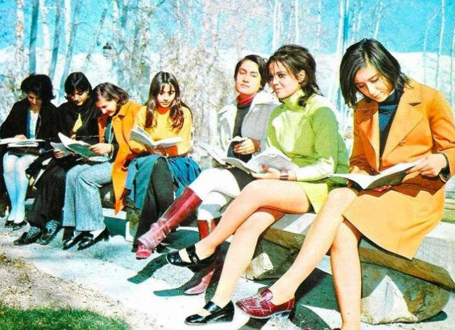 ▲世俗化时期的伊朗女性<br>