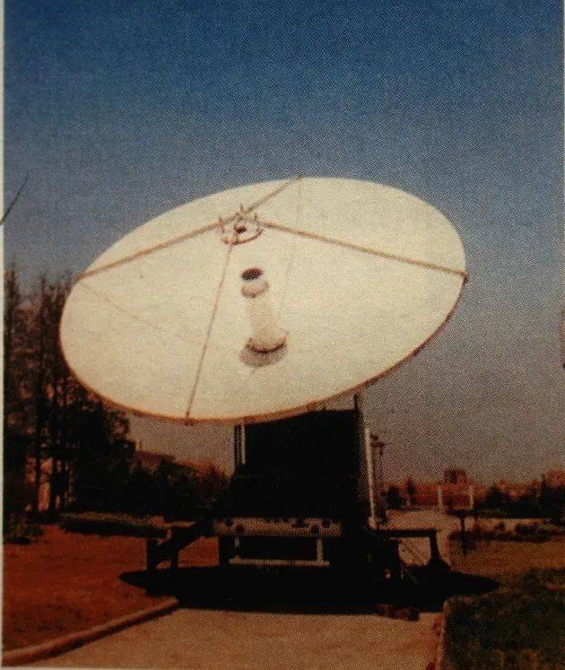 位于上海的美制10米天线移动式卫星通信地球站<br>