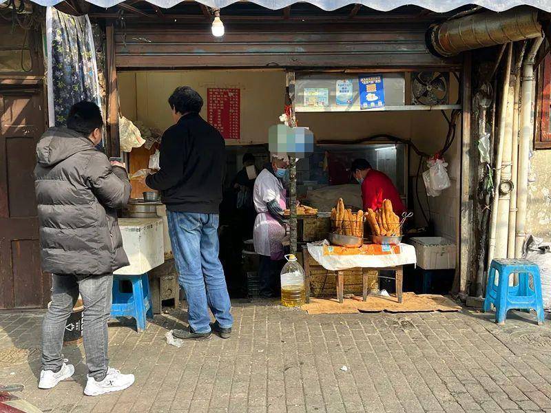 上海传统早餐店，环境简陋，胜在价格便宜/上海市民生活指南