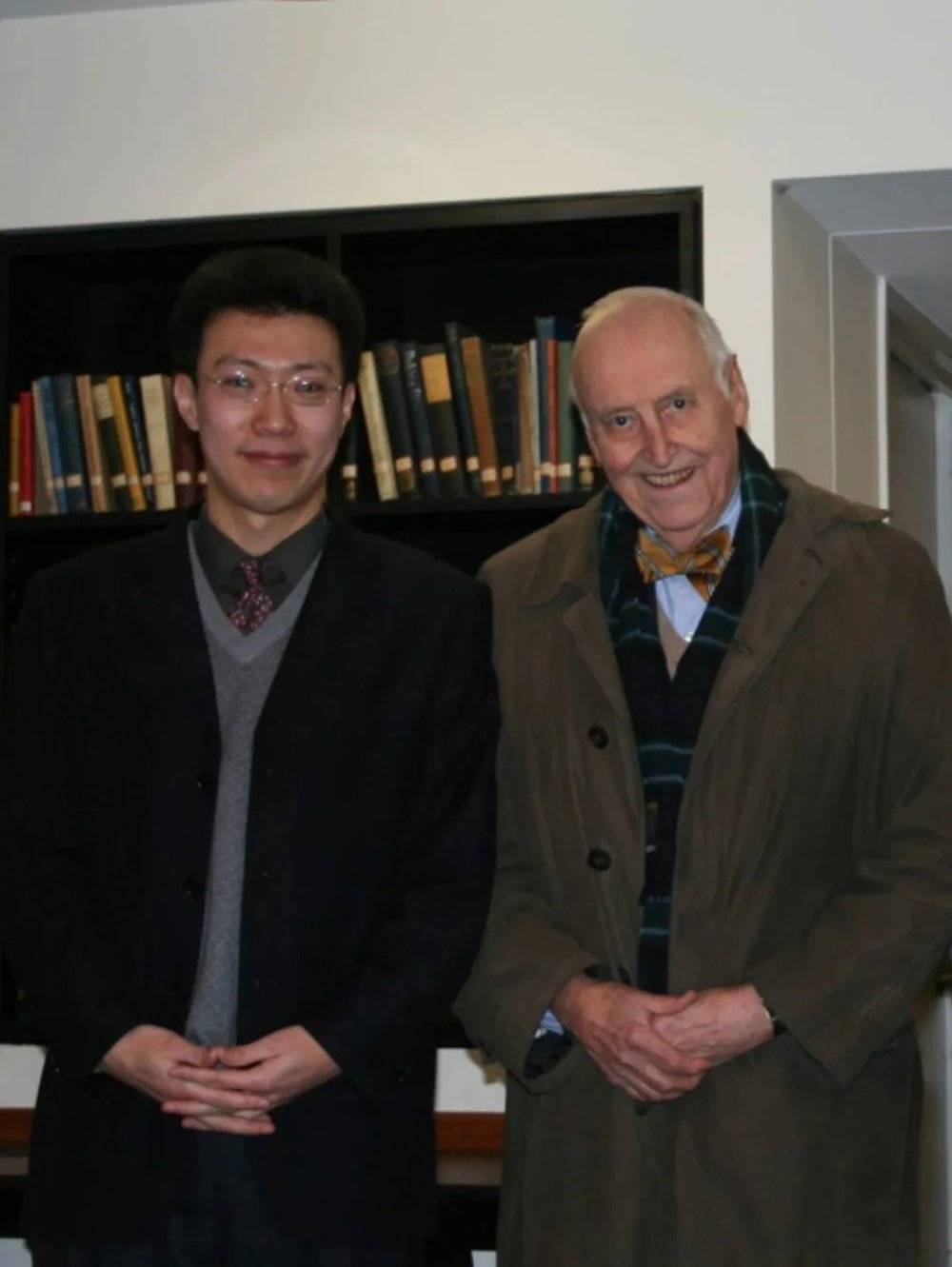2006年3月3日，哥伦比亚大学“新儒学研讨班”结束后，作者与狄培理先生的合影<br>