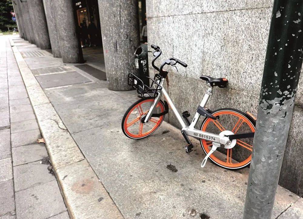 2018年，都灵街头的摩拜单车。摄影/余乐