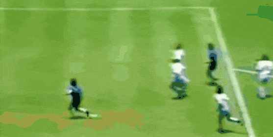 1986年世界杯，马拉多纳的“上帝之手”。/视频截图