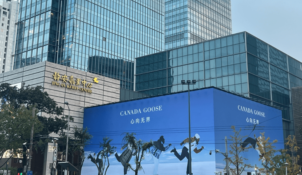 ◼︎11月21日，上海静安嘉里中心正在筹备中的加拿大鹅门店/时代周报记者摄